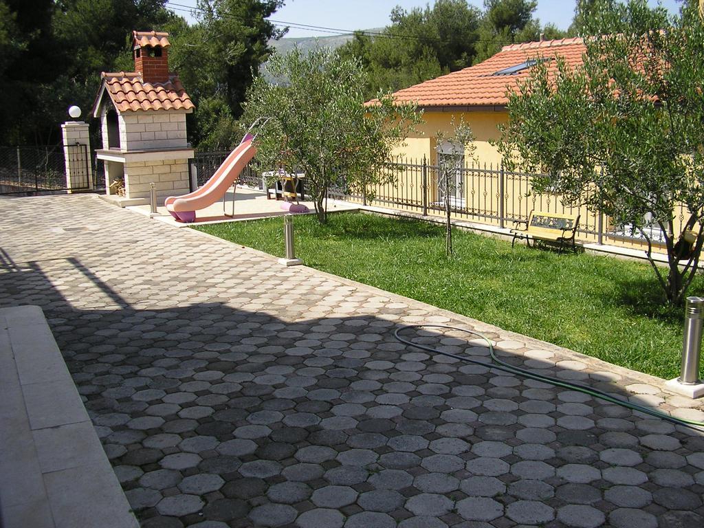 Apartments Viki Trogir Exterior foto