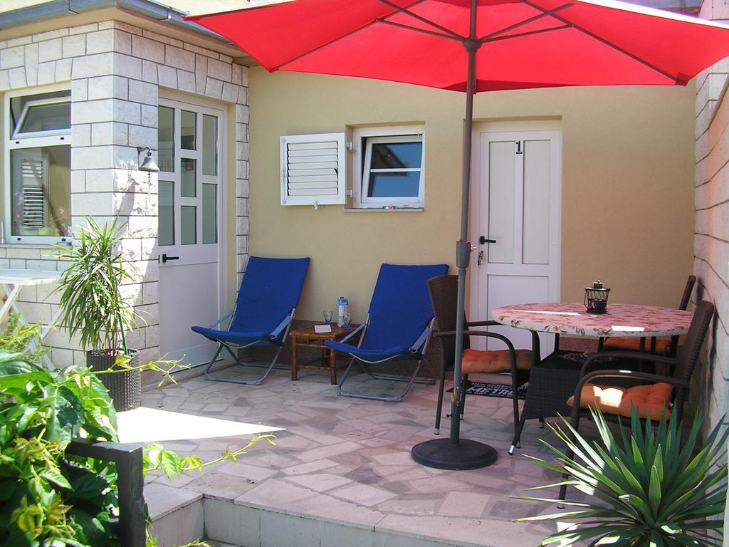 Apartments Viki Trogir Exterior foto