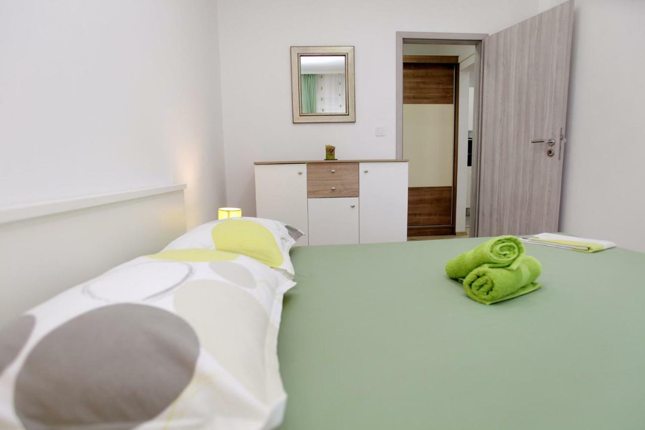 Apartments Viki Trogir Exterior foto